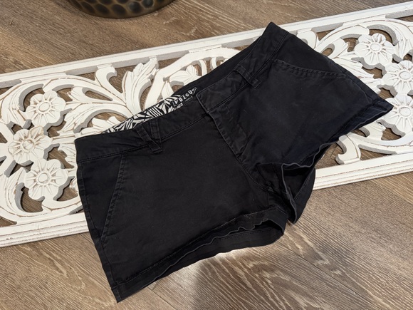 Volcom black shorts - Picture 1 of 3
